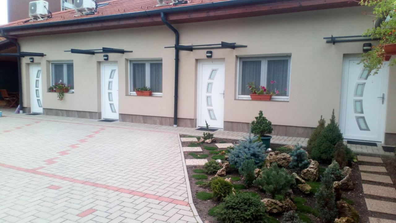 Borostyan Vendeghaz Eger Hotel Exterior photo